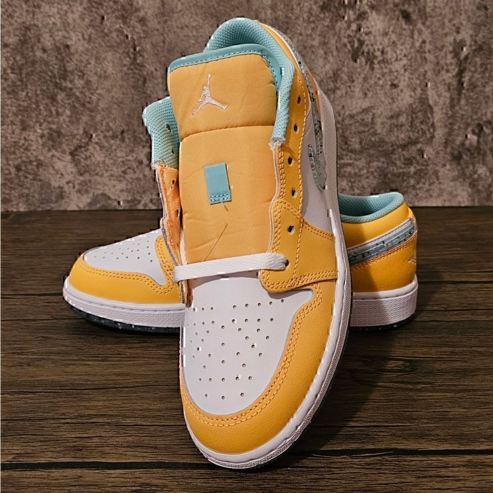 Jordan 1 low     - Picture 3 of 6